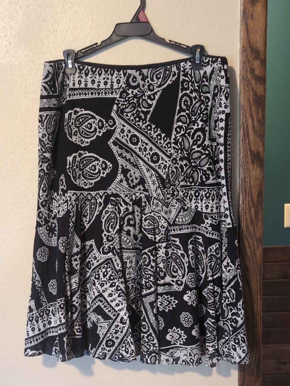 American Living Black & White Printed Knee Length Skirt